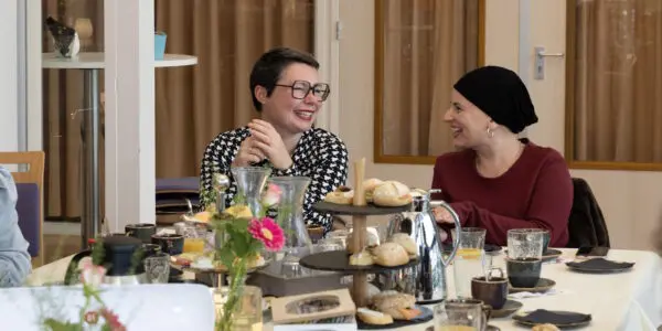 Jongvolwassen vrouwen met borstkanker kwamen in contact met elkaar.