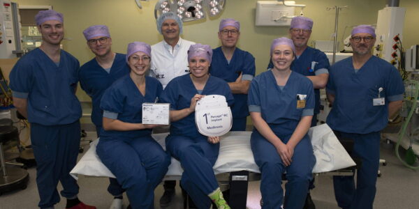Het operatieteam van het ETZ heeft een nieuw type neurostimulator bij de eerste patiënt geïmplanteerd. FOTO: ETZ/Marc van Geijn