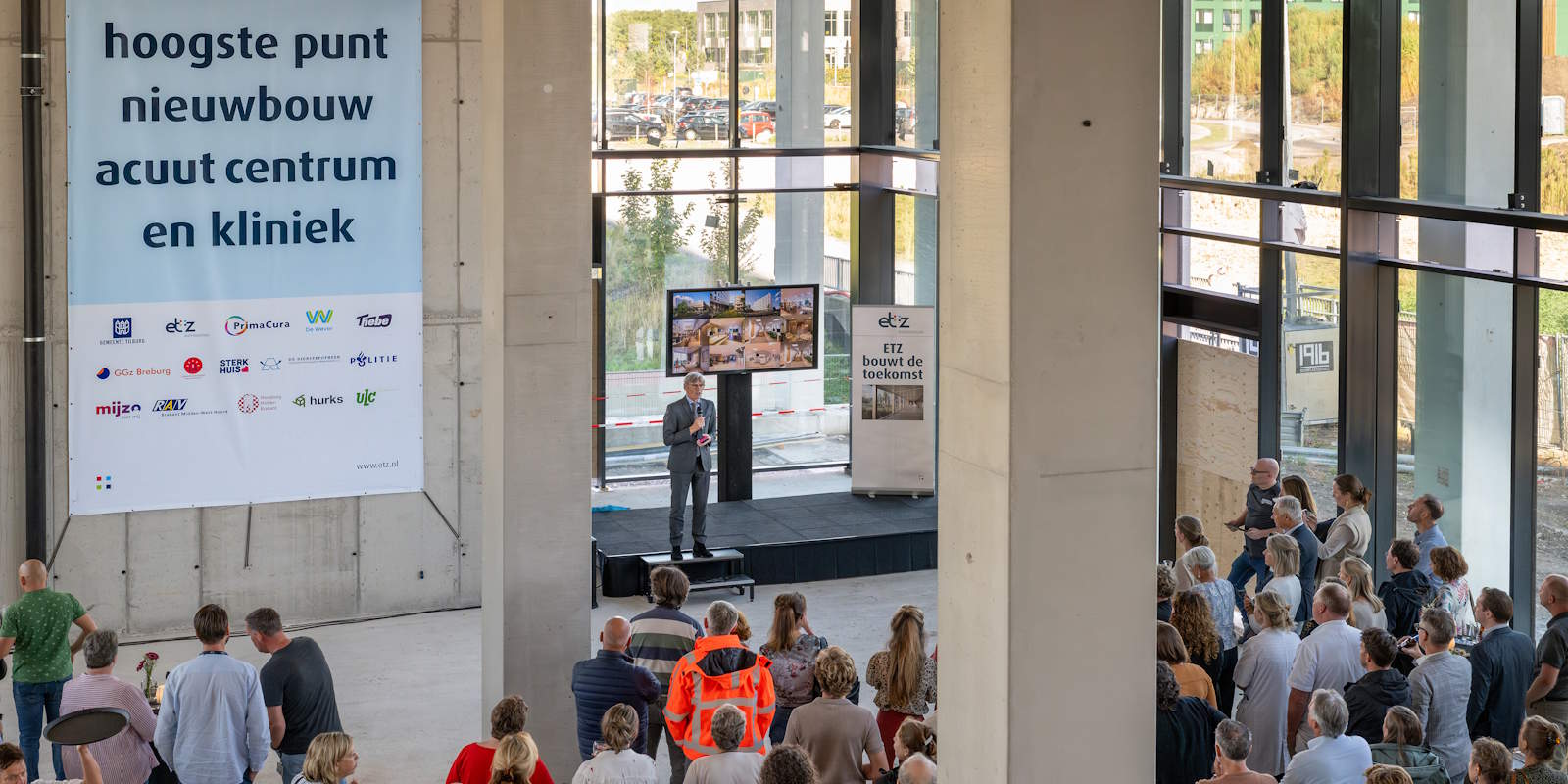 Feestelijke viering van het hoogste punt van de nieuwbouw fase 1 ETZ Elisabeth. (Foto Ellen den Ouden, ETZ)