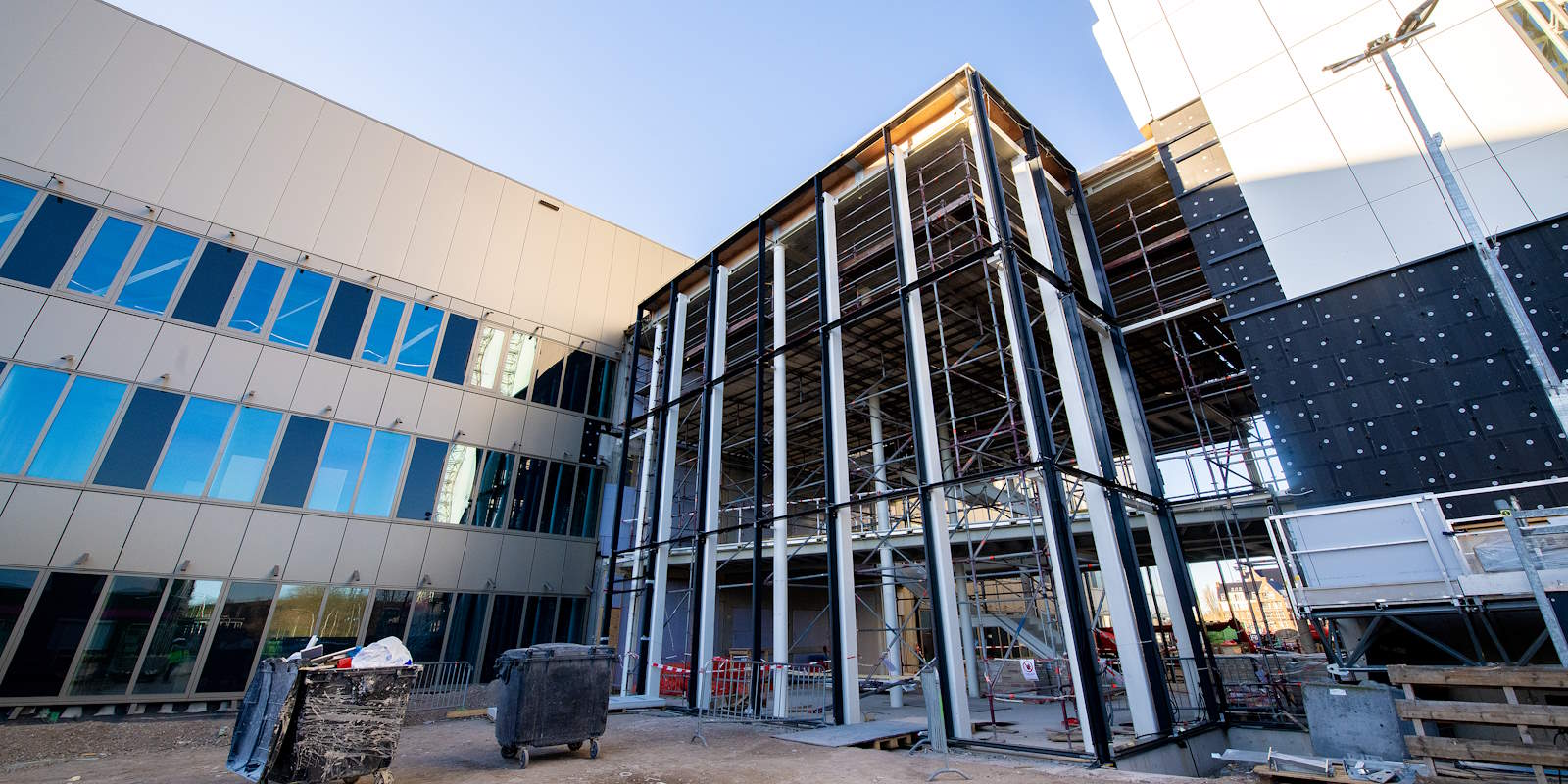 Verbindingsgang tussen acuut centrum en de kliniek.